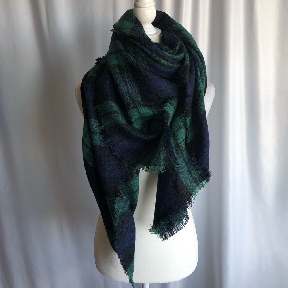BlackWatch Plaid Blanket Scarf EUC Gift Ready Cozy Dark Academia Holiday Ready
